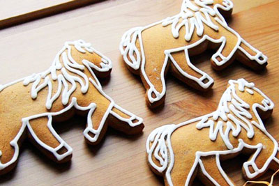 Выпекаем и расписываем фигурные пряники